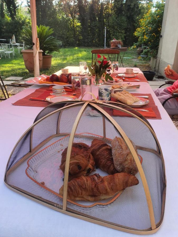 Manoir En Crau Hotel Arles Ngoại thất bức ảnh