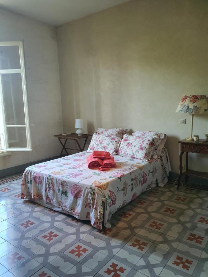 Manoir En Crau Hotel Arles Ngoại thất bức ảnh