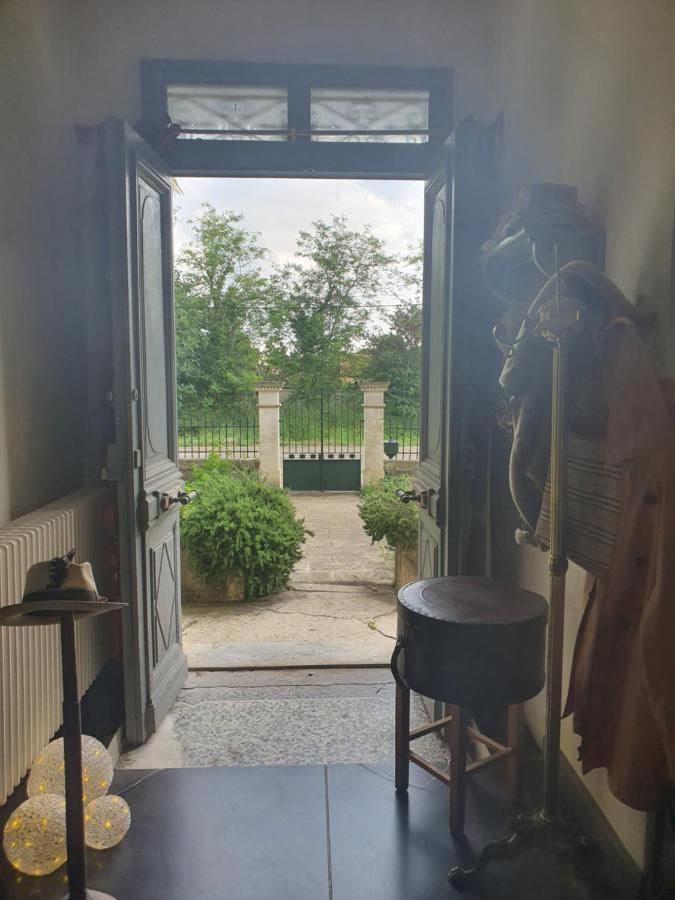 Manoir En Crau Hotel Arles Ngoại thất bức ảnh